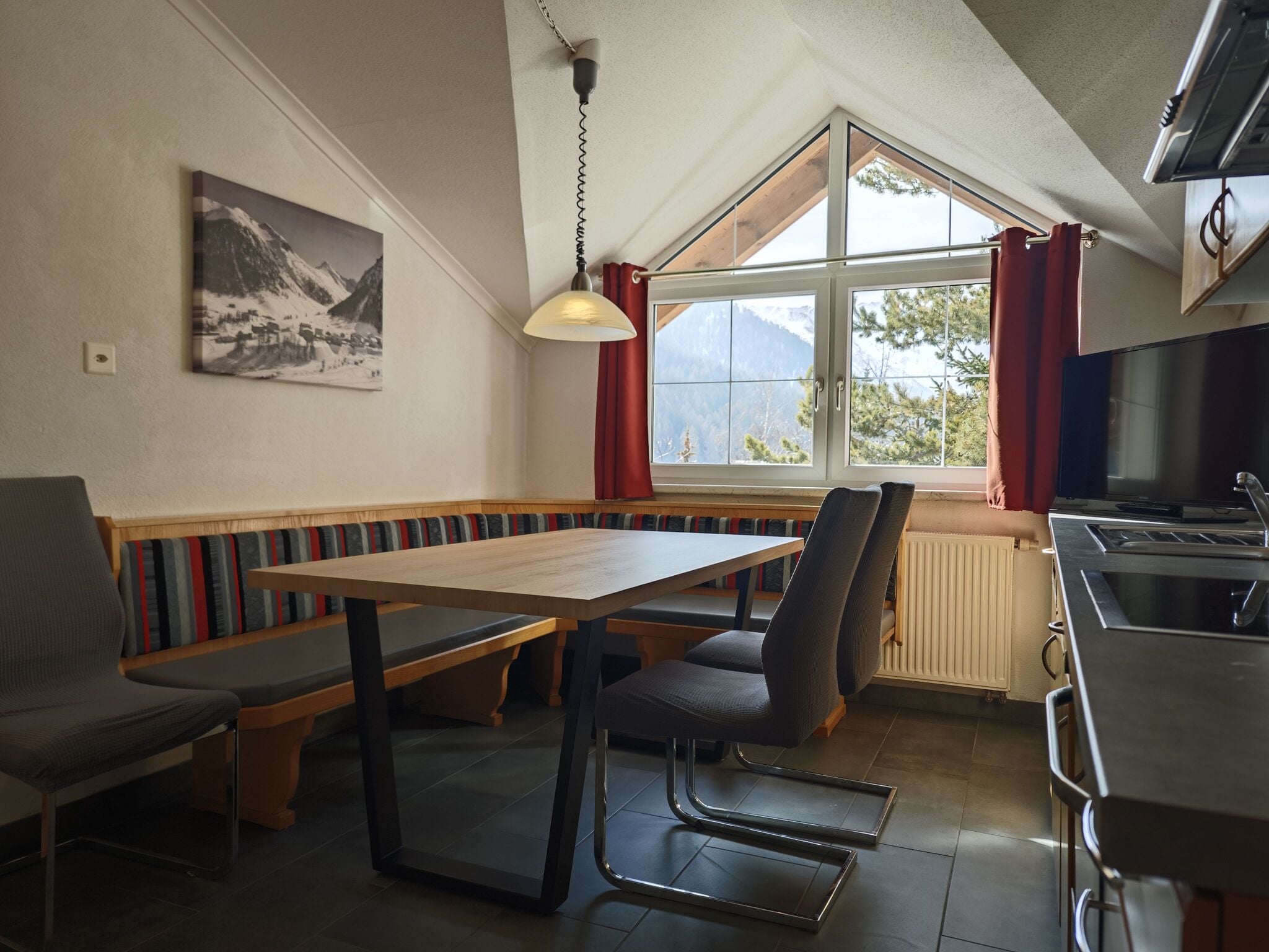 4-ZIMMER WOHNUNG